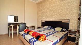 Гостиница Гостевой Дом «МР» Анапа Двухместный номер Делюкс с 1 кроватью или 2 отдельными кроватями и балконом-1
